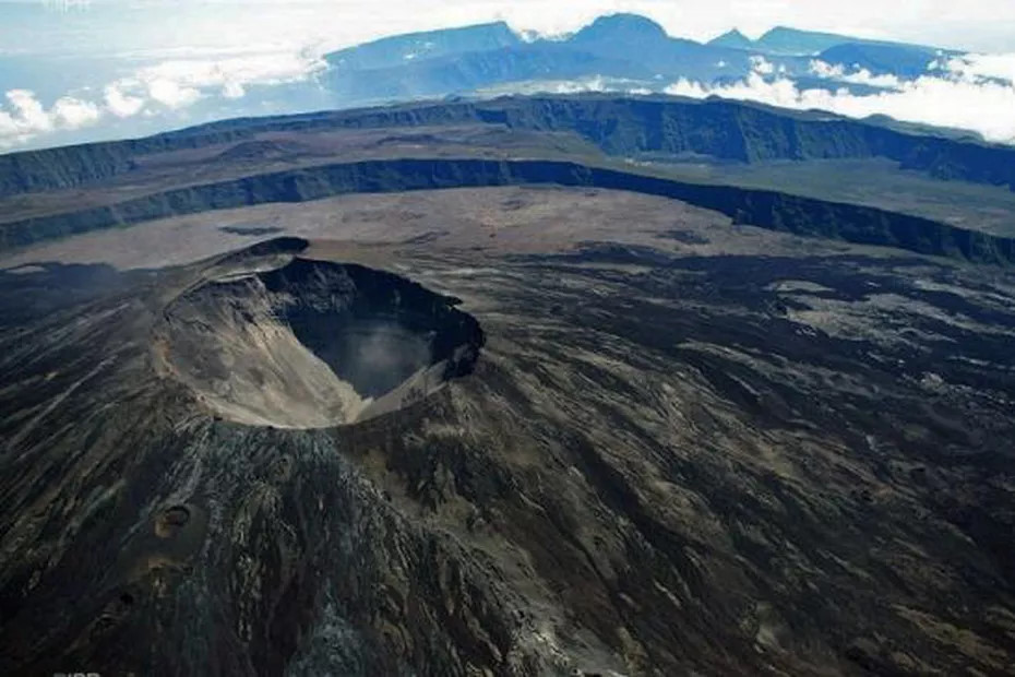 Volcan Piton de La Fournaise | Visite et Exploration de Tunnels de Lave | Tourisme Réunion