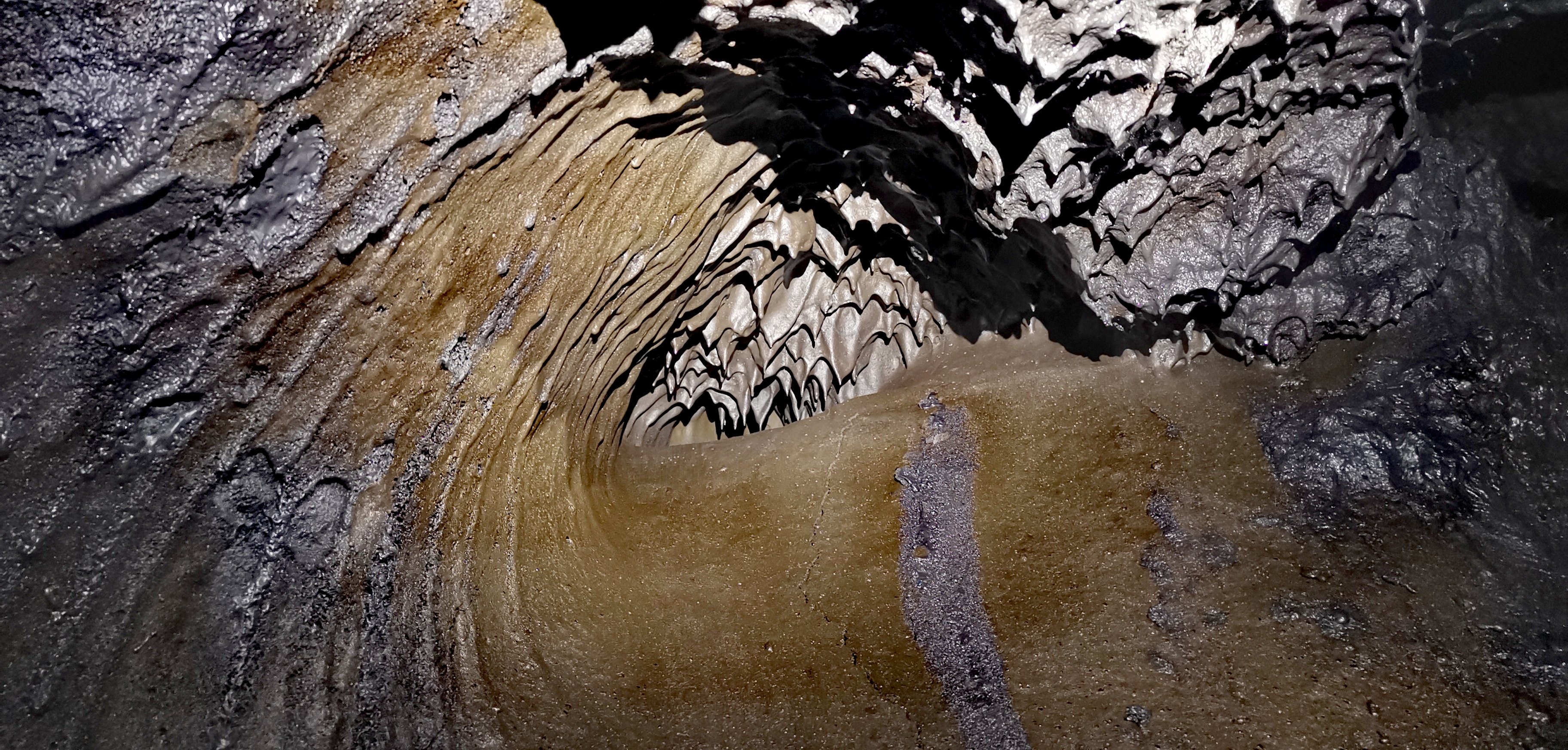 Vague de lave | Tunnel de lave Kala